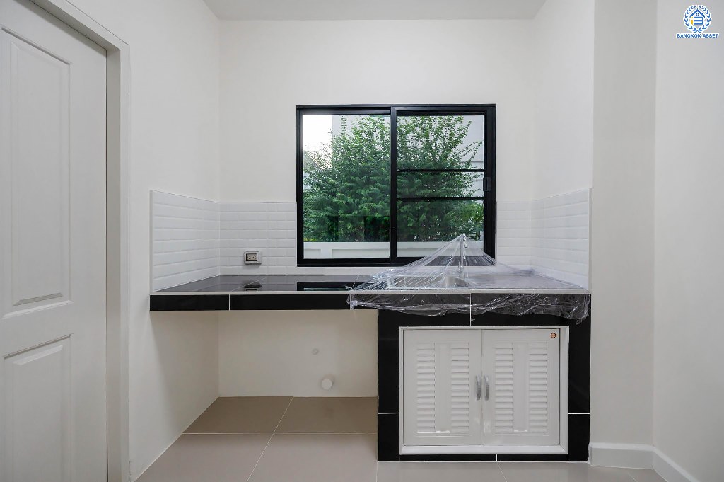 บ้านมือสองตกแต่งใหม่ โครงการ โมดิวิลล่า บางบัวทอง บ้านแฝดสไตล์โมเดิร์น เนื้อที่ 41.2 ตร.ว. ฟังก์ชัน 3 ห้องนอน 2 ห้องน้ำ จอดรถได้ 2 คัน พร้อมอยู่ บนทำเลติดถนนกาญจนาภิเษก ใกล้เซ็นทรัลเวสต์เกต และรถไฟฟ้าสถานี "คลองบางไผ่"...